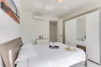 Paradiso Incanto Lake View Apartment - Happy Rentals - balcony