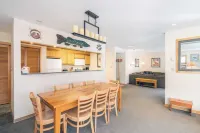 Lulu City 4B by AvantStay Beautiful Condo 100 Yards from Lift 7 Permit :3639