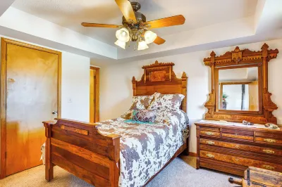 'red Barn Getaway' Chillicothe Countryside Home