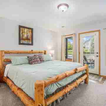 Hot Tub, King Beds, Mountain Views on Balcony & Patio Rooms