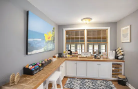 Luxury 3 bedroom waterfront home with indoor hot tub, sauna, paddle boat & kayak