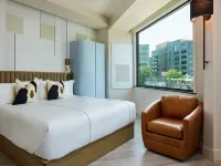 Catbird Hotel Hotels near The Source
