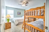 Beach Condo in great location,sleeps 6!