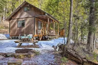Private 'Yaak River Hideaway' w/ Deck & Mtn Views! - Parking