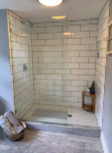 5 Bed 2Bath Fully Remodeled Farmhouse Near Beaches, Portland, Airport & Hiking