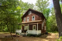 Serene Escape Beside Golf Course - Enchanting Rustic