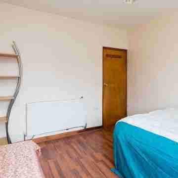 3 bed apartment near university Rooms