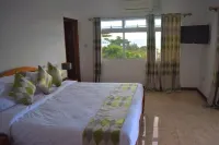 Family Villa-10 minutes to the beach Hotels in Au Cap