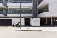 Rolandi Duplex with Terrace Hotellit kohteessa Villapizzone