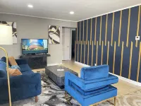 Entire Cozy Home + Free Parking + Fast Wi-Fi & Located in Central Area فنادق في Park Forest