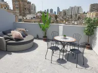 Luxurious penthouse - couples/families  2br minutes from TLV center free parking Hotels in Ramat Gan