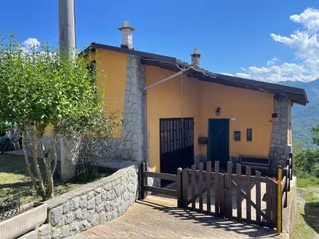 Erika's Refuge - vacation home Отели в г. Монтальдо-ди-Мондови