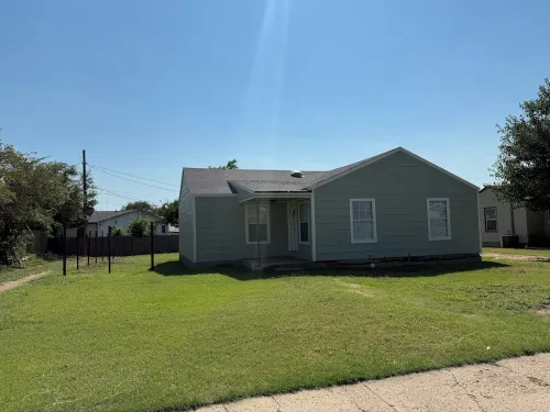 Charming 3-bedroom house with AC in Borger. Completely remodeled and updated Hotels in Borger