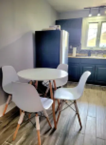 Charming 2-bedroom apartment with AC, WiFi in lovely Rutherford