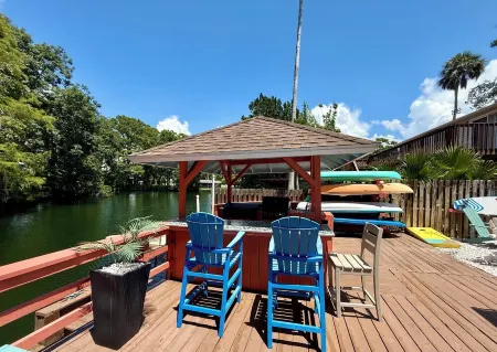 Weeki Wachee Crystal blue Springs river house with Kayaks