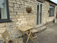 Manor Farm Annex with enclosed, private Garden Hotels in King's Stanley