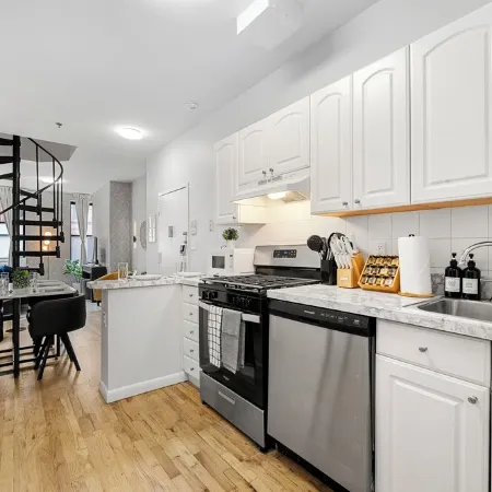 3Br 3Ba • NY Charm Modern Luxe • Sleeps to 12 • Min to NYC • Free Parking Permit