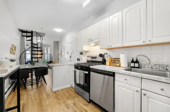 3Br 3Ba • NY Charm Modern Luxe • Sleeps to 12 • Min to NYC • Free Parking Permit