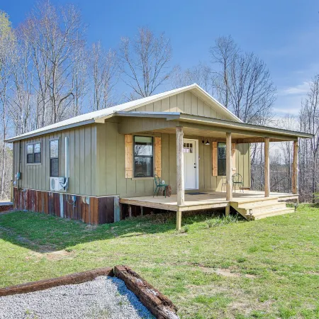 Cozy Mississippi Cabin w/ Covered Porch & Grill!