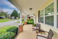 Warrenton Gem Walk to Downtown!