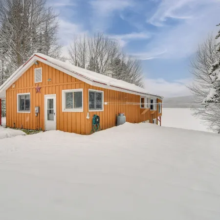 Pond & Snowmobile Trails On-site: Errol Escape! Hotels in Errol