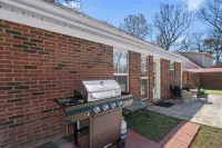 Charming 3-bedroom Home in Monroe with a Pool Table and Fire Pit, WiFi