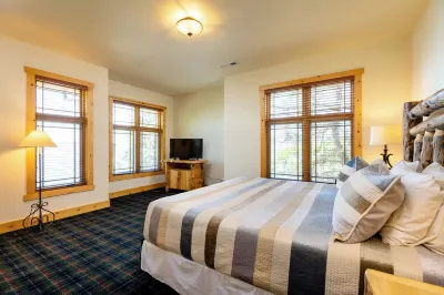 Spacious 9-bedroom house with WiFi, AC in charming Klamath Falls 스킬렛 핸들 트레일헤드 주변 호텔