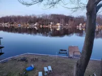 Port bay getaway! Spacious waterfront 4-bedroom house in welcoming Port Bay, NY Hotel di Wolcott