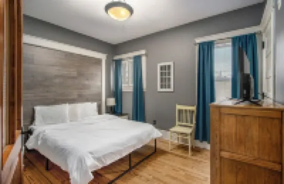 NEW 1st Floor Victorian Flat in Downtown Kalamazoo