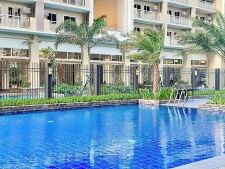 BGC view, Big Pools , Gym, Picnic Area, 100 MBPS Internet