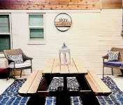 Entertainment District Retreat in Arlington- Short walk to the stadiums!