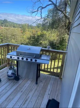 3-bedroom house in charming Meredith with WiFi, AC. Enjoy your stay