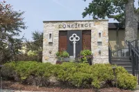 One bedroom W/ fitness Room & Swimming pool W/Discounted Rental car