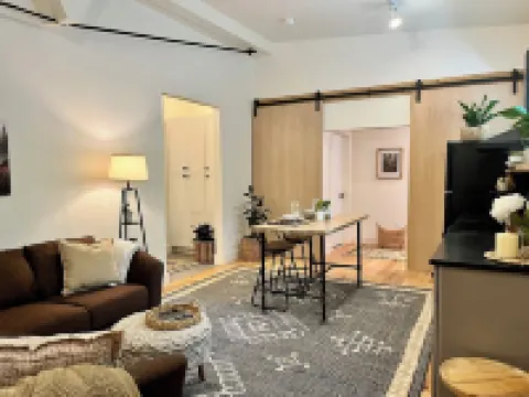 Romantic 1-Bedroom Retreat in Downtown Shelburne Falls—Walk to Everything