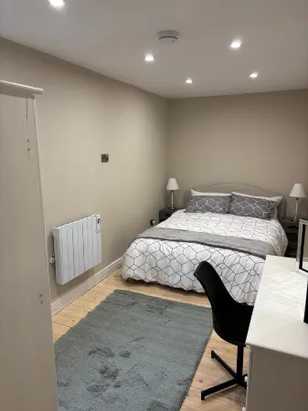 Modern and secure 1-bedroom apartment in Oldcastle - Sleeps 2 -4 people