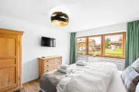 Deluxe Suite | Pool, sauna & mountain view