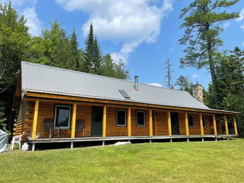 Rustic log cabin on beautiful Maidstone Lake