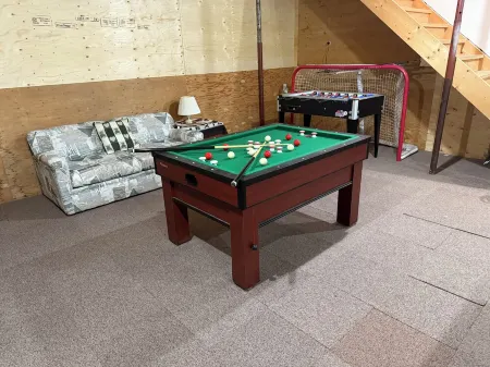 Spacious Farmhouse Retreat - pet friendly, pool, deck, Orchard views, and more.