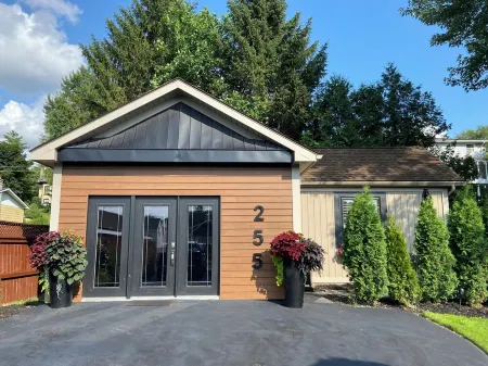 Self-contained guest house in a picturesque town between London and Stratord ON