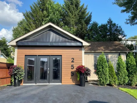 Self-contained guest house in a picturesque town between London and Stratord ON