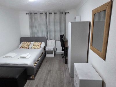 Colchester - 3-bedroom apartment with WiFi - Colchester