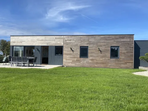 Ker Melen single-storey wooden house 5 minutes from the beach (Finistère, Brittany) Hotels in Cleder