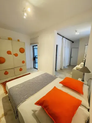 Charmant Riad Contemporain, Proche Plage-ville Hotels in Boutchakat