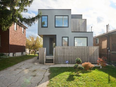 Luxury 4 Bed Oasis with Ample Space