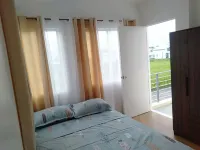 Avida 3-Bedroom Vacation House with Pool - غرفة مطلة على الجبل