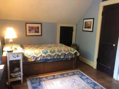 3-bedroom bungalow very near downtown and walking distance to VT