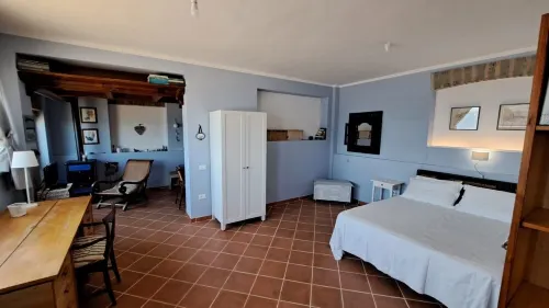 Enchanted lakeside retreat with garden