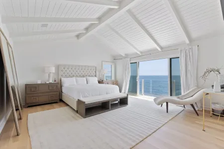 Malibu Shores Retreat  Ocean Views • Gym • Fireplace
