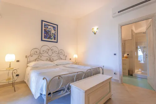 Charming 4-bedroom Villa with Sea View, Jacuzzi, WiFi in fabulous Porto Rotondo