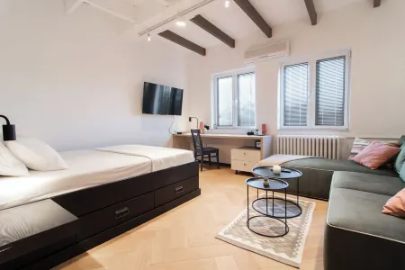 Cozy 1-bedroom apartment with WiFi, AC in delightful Skopje